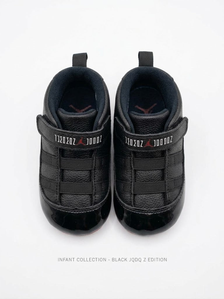 ZAPATOS TIPO JORDAN NEGROS PAT CON ROJO