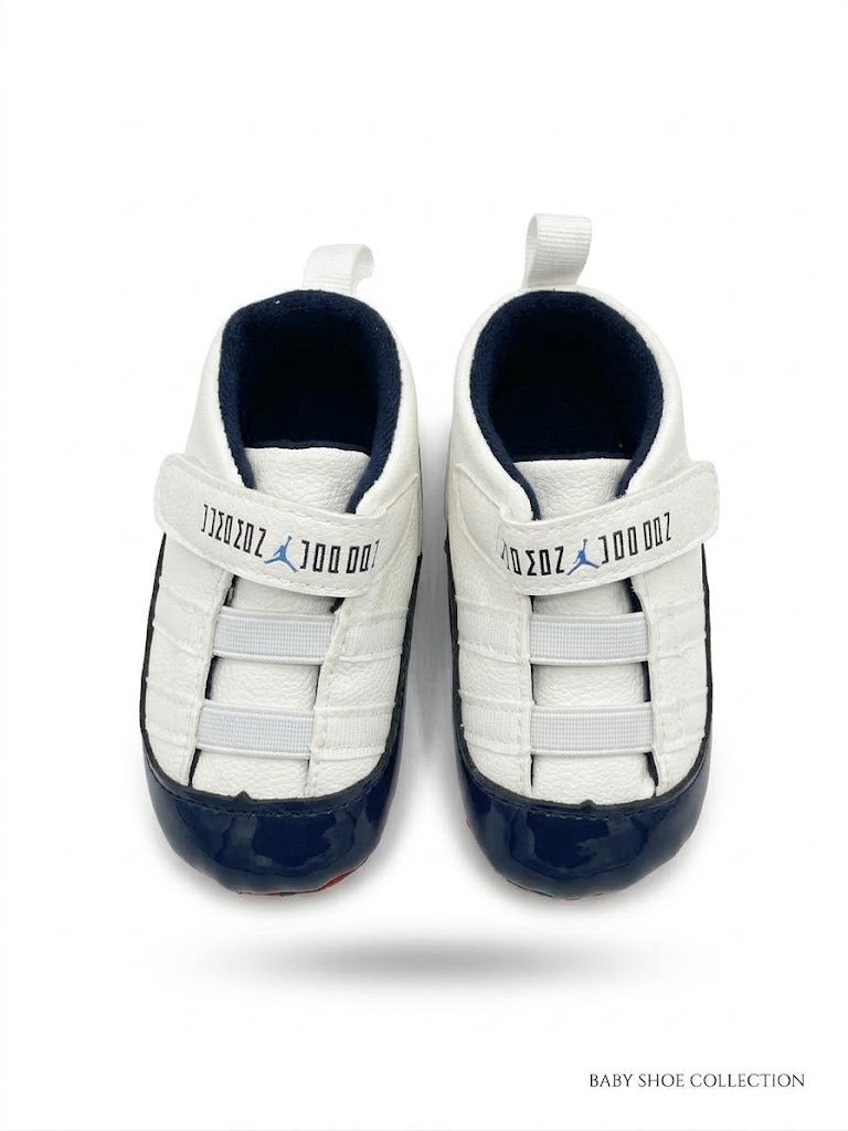 ZAPATOS TIPO JORDAN BLANCOS CON AZUL MARINO