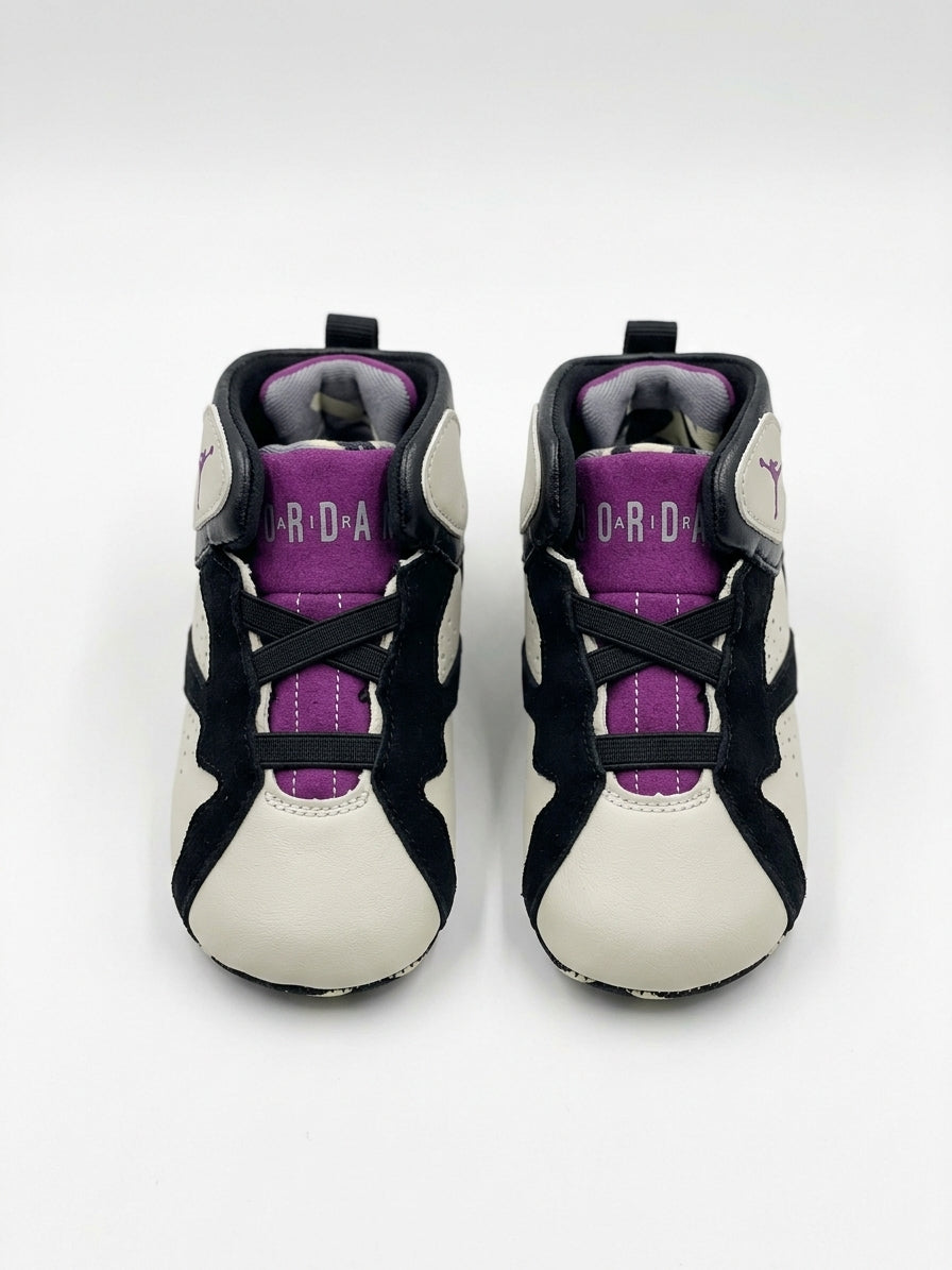 ZAPATOS TIPO JORDAN BLANCOS CON MORADO