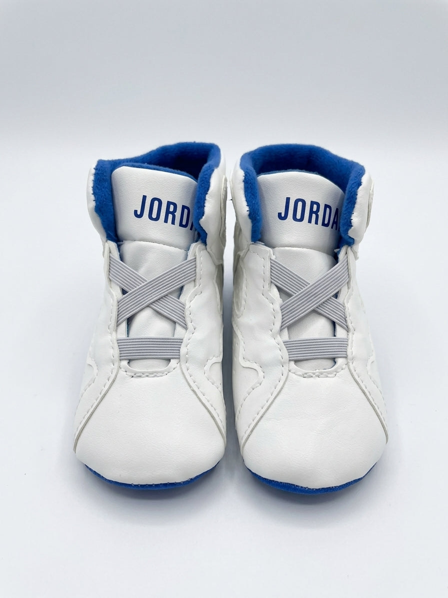 ZAPATOS TIPO JORDAN BLANCOS CON AZUL