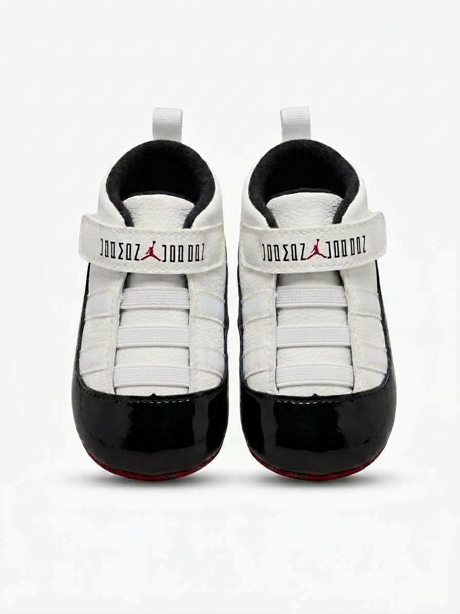 ZAPATOS TIPO JORDAN BLANCOS CON NEGRO